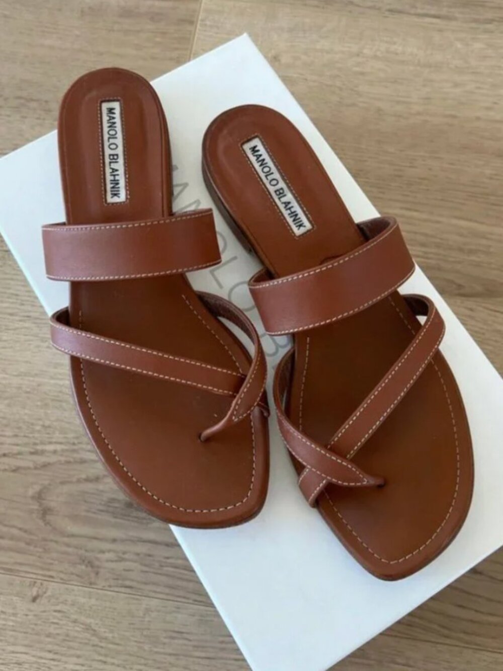 Manolo Blahnik Susa thong Flat Leather Sandals, color luggage brown size 37.5